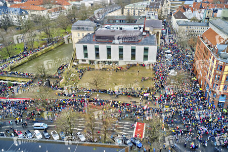 Bunt statt Braun-Demonstration in Hannover