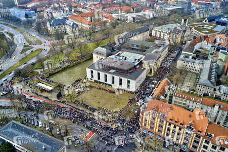 Bunt statt Braun-Demonstration in Hannover