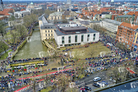 Bunt statt Braun-Demonstration in Hannover