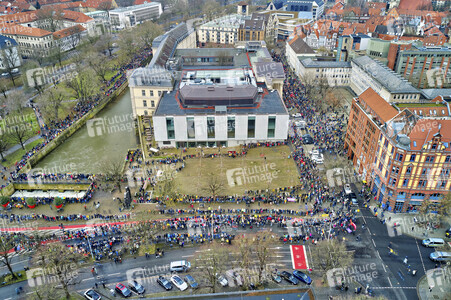 Bunt statt Braun-Demonstration in Hannover