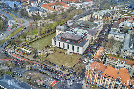 Bunt statt Braun-Demonstration in Hannover