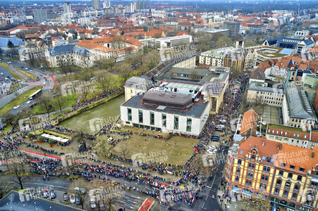 Bunt statt Braun-Demonstration in Hannover