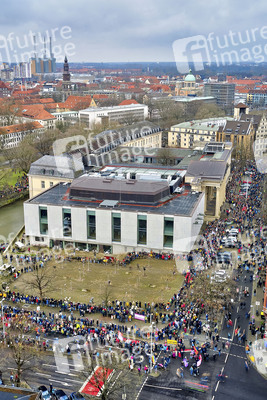 Bunt statt Braun-Demonstration in Hannover