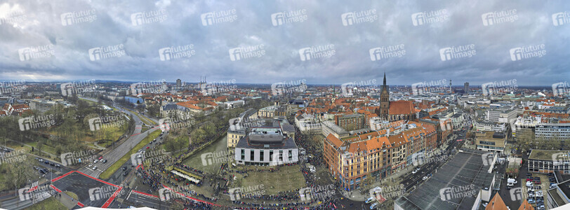 Bunt statt Braun-Demonstration in Hannover