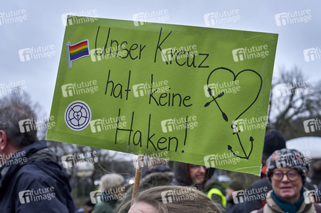 Bunt statt Braun-Demonstration in Hannover