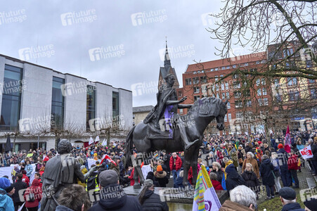 Bunt statt Braun-Demonstration in Hannover