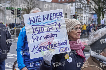 Bunt statt Braun-Demonstration in Hannover