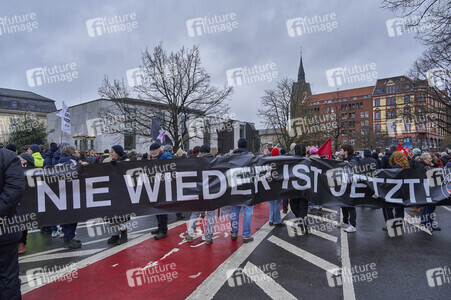 Bunt statt Braun-Demonstration in Hannover