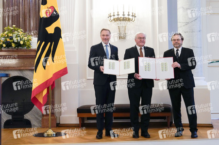 Übergabe der Wohlfahrtsbriefmarken in Berlin