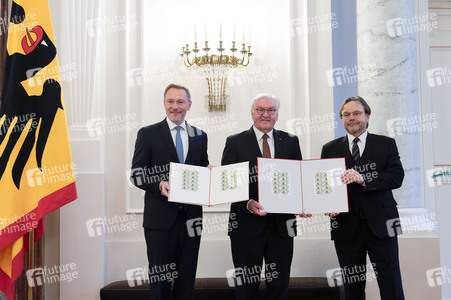 Übergabe der Wohlfahrtsbriefmarken in Berlin