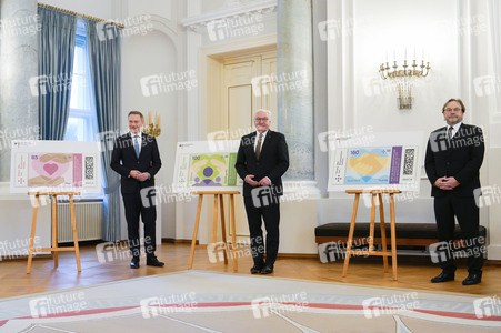 Übergabe der Wohlfahrtsbriefmarken in Berlin