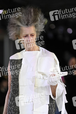 Dzhus Fashion Show auf der Berlin Fashion Week A/W 2024