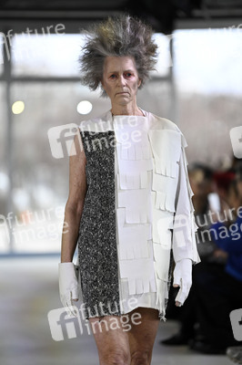 Dzhus Fashion Show auf der Berlin Fashion Week A/W 2024