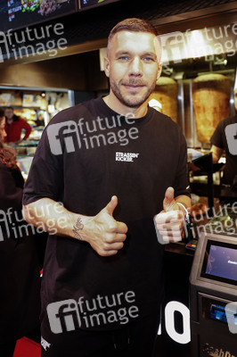 Eröffnung vom Mangal Döner X Lukas Podolski Store in Köln