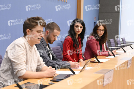 Bundespressekonferenz Bündnis 'Zusammen für Demokratie. Im Bund. Vor Ort. Für alle.' in Berlin