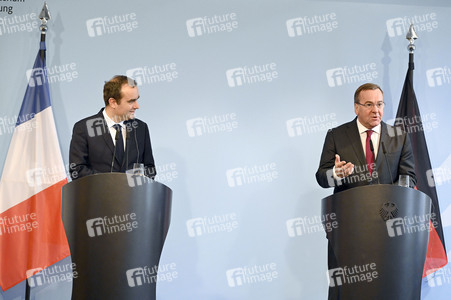 Pressekonferenz mit Sebastien Lecornu und Boris Pistorius in Berlin