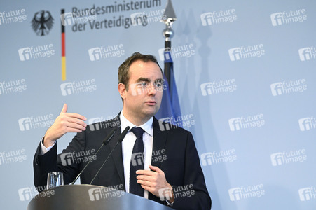 Pressekonferenz mit Sebastien Lecornu und Boris Pistorius in Berlin