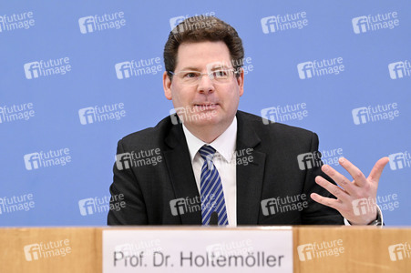 Bundespressekonferenz Gemeinschaftsdiagnose der Wirtschaftsforschungsinstitute Frühjahr 2024 in Berlin