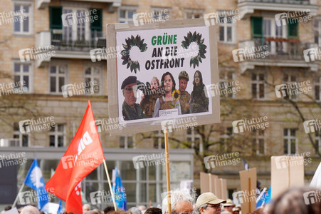 Ostermarsch mit Kundgebung in Berlin