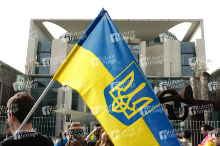 Demonstration für den Abzug russischer Truppen aus der Ukraine in Berlin