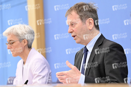 Bundespressekonferenz Prüfbericht zur Berechnung der deutschen Treibhausgasemissionen in Berlin