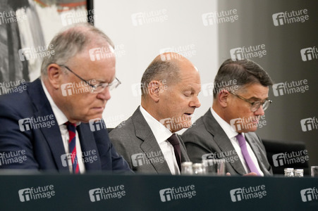 Pressekonferenz im Anschluss an die Beratungen mit den Regierungschefinnen und Regierungschefs der Länder in Berlin