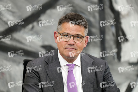 Pressekonferenz im Anschluss an die Beratungen mit den Regierungschefinnen und Regierungschefs der Länder in Berlin