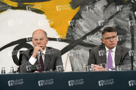 Pressekonferenz im Anschluss an die Beratungen mit den Regierungschefinnen und Regierungschefs der Länder in Berlin