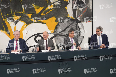 Pressekonferenz im Anschluss an die Beratungen mit den Regierungschefinnen und Regierungschefs der Länder in Berlin