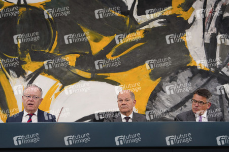 Pressekonferenz im Anschluss an die Beratungen mit den Regierungschefinnen und Regierungschefs der Länder in Berlin