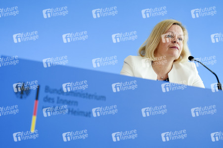 Pressestatement von Bundesinnenministerin Nancy Faeser in Berlin