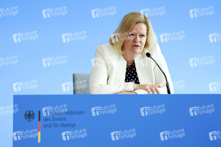 Pressestatement von Bundesinnenministerin Nancy Faeser in Berlin