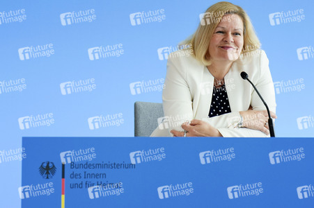 Pressestatement von Bundesinnenministerin Nancy Faeser in Berlin