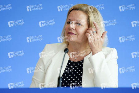 Pressestatement von Bundesinnenministerin Nancy Faeser in Berlin