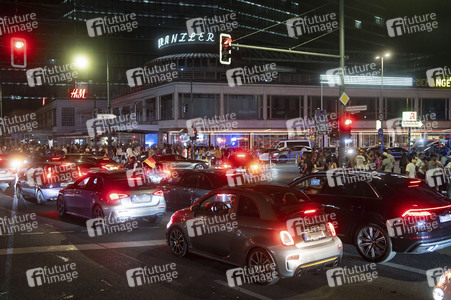 Autokorso auf dem Kurfürstendamm in Berlin