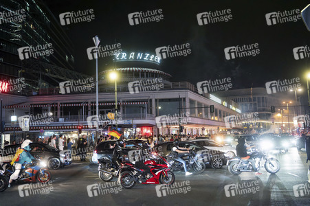 Autokorso auf dem Kurfürstendamm in Berlin