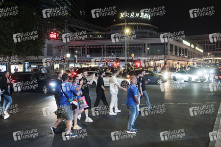 Autokorso auf dem Kurfürstendamm in Berlin