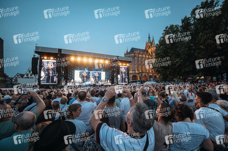 Konzert von Peter Maffay mit Band und Gästen in Erfurt