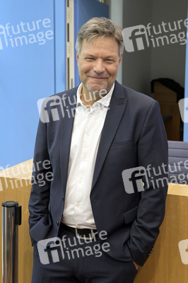 Bundespressekonferenz Bundeshaushalt 2025 in Berlin