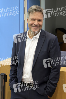 Bundespressekonferenz Bundeshaushalt 2025 in Berlin