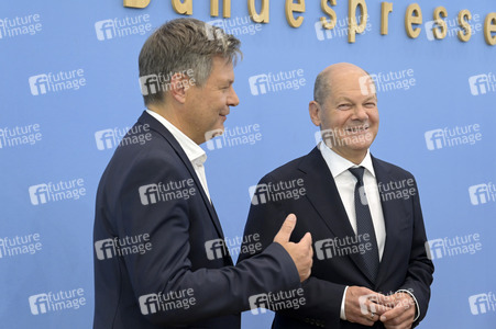 Bundespressekonferenz Bundeshaushalt 2025 in Berlin