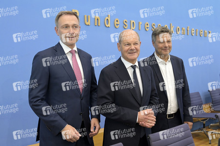 Bundespressekonferenz Bundeshaushalt 2025 in Berlin