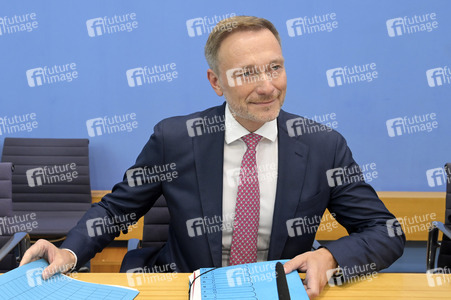 Bundespressekonferenz Bundeshaushalt 2025 in Berlin