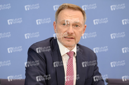 Bundespressekonferenz Bundeshaushalt 2025 in Berlin