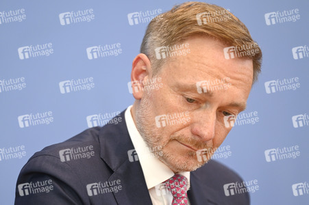 Bundespressekonferenz Bundeshaushalt 2025 in Berlin