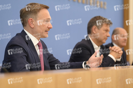 Bundespressekonferenz Bundeshaushalt 2025 in Berlin