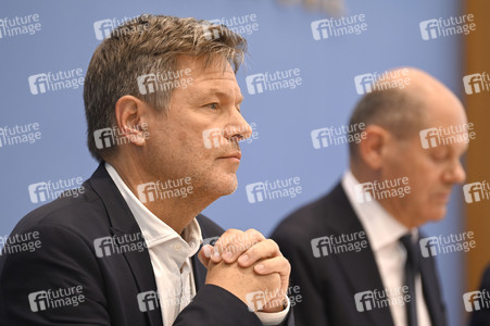 Bundespressekonferenz Bundeshaushalt 2025 in Berlin