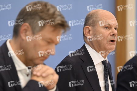 Bundespressekonferenz Bundeshaushalt 2025 in Berlin