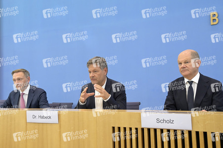 Bundespressekonferenz Bundeshaushalt 2025 in Berlin