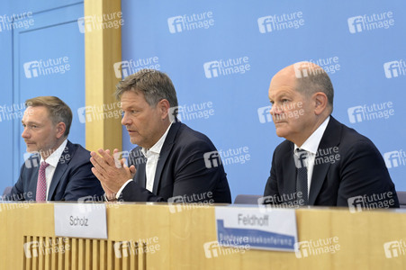 Bundespressekonferenz Bundeshaushalt 2025 in Berlin